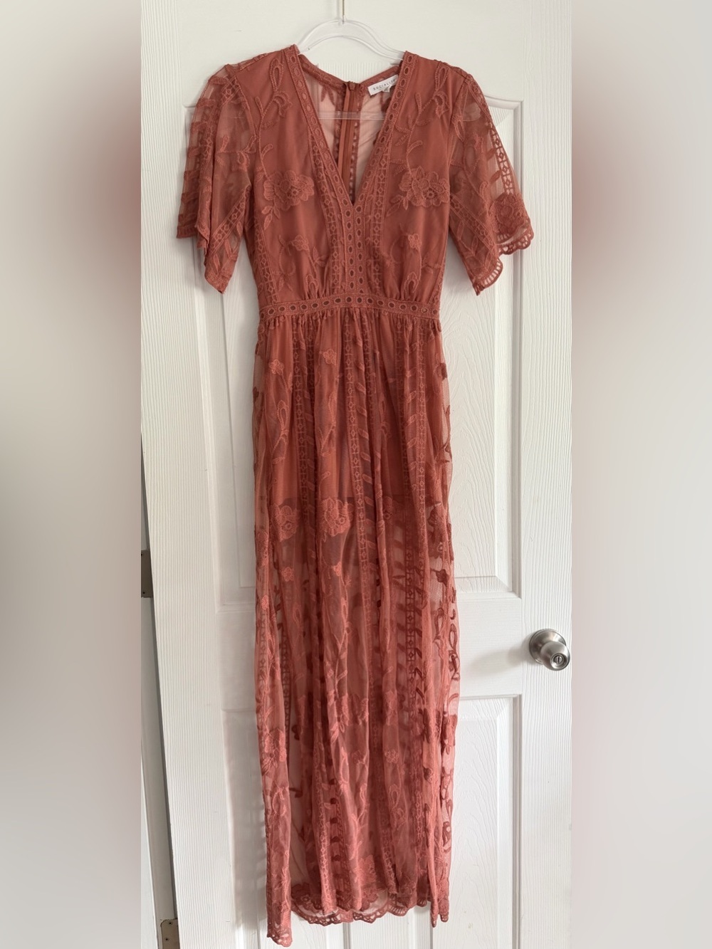 Socialite Lace Maxi Dress